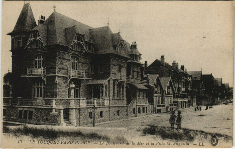Carte postale ancienne Le Touquet-Paris-Plage - Boulevard de la Mer et Villa Saint-Augustin au Touquet-Paris-Plage