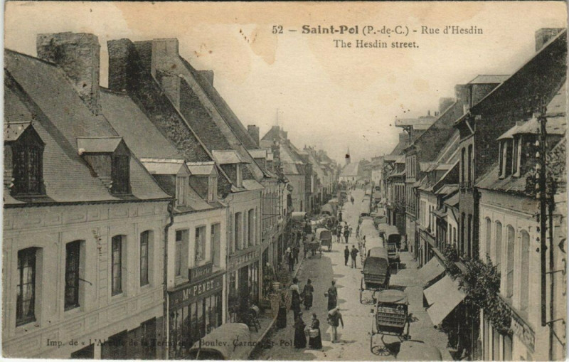 Carte postale ancienne Saint-Pol-Rue d'Hesdin à Hesdin