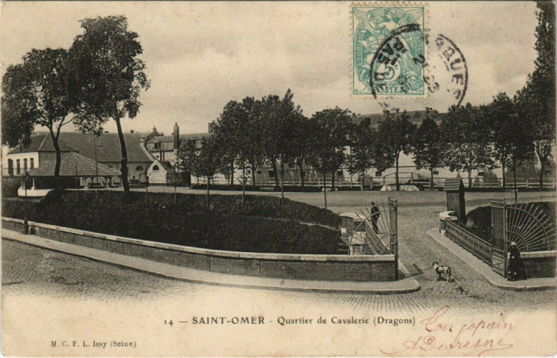 Carte postale ancienne Saint-Omer - Quartier de Cavalerie à Saint-Omer