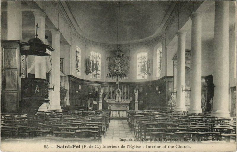 Carte postale ancienne Saint-Pol-Intérieur de l'Eglise
