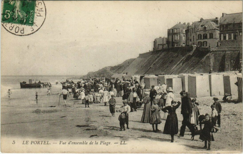 Carte postale ancienne Le Portel - Vue d'ensemble de la Plage au Portel