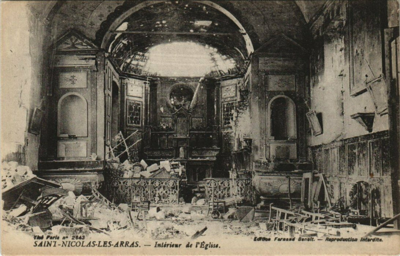 Carte postale ancienne Saint-Nicolas-les-Arras - Intérieur de l'Eglise à Arras