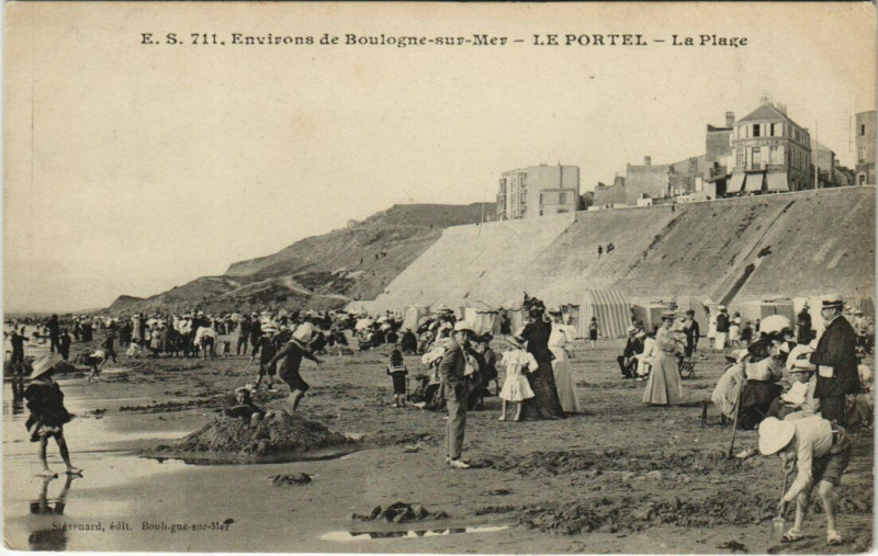 Carte postale ancienne Le Portel - La Plage au Portel