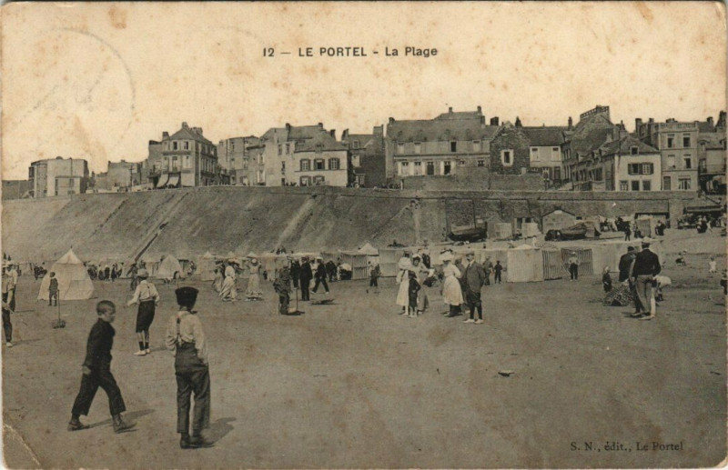 Carte postale ancienne Le Portel - La Plage au Portel