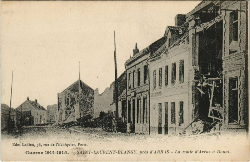 Carte postale ancienne Saint-Laurent Blangy - La route d'Arras a Douai à Saint-Laurent-Blangy
