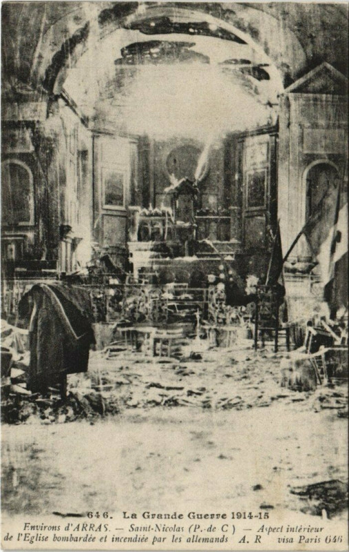 Carte postale ancienne Environs d'Arras - Saint-Nicolas-Aspect intérieur de l'Eglise à Arras