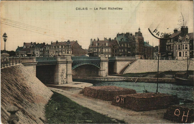 Carte postale ancienne Calais Le Pont Richelieu à Calais