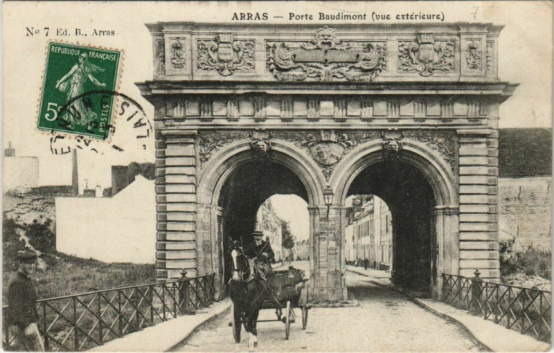 Carte postale ancienne Arras Porte Baudimont à Arras
