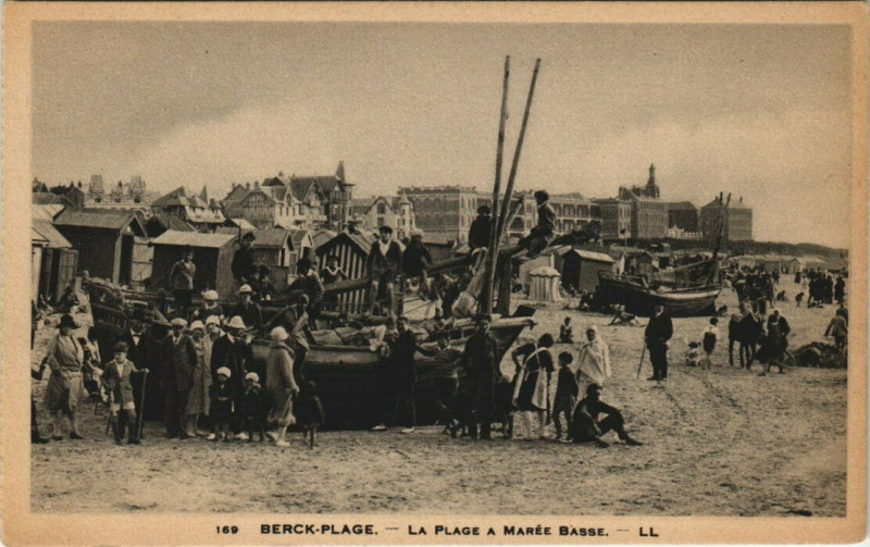 Carte postale ancienne Berck-Plage - La Plage a maree basse à Berck