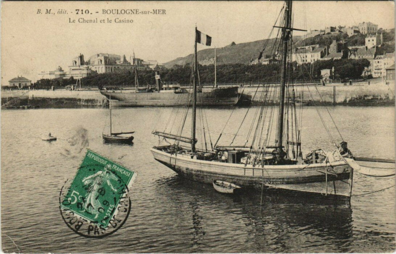 Carte postale ancienne Boulogne-sur-Mer - Le Chenal et le Casino à Boulogne-sur-Mer