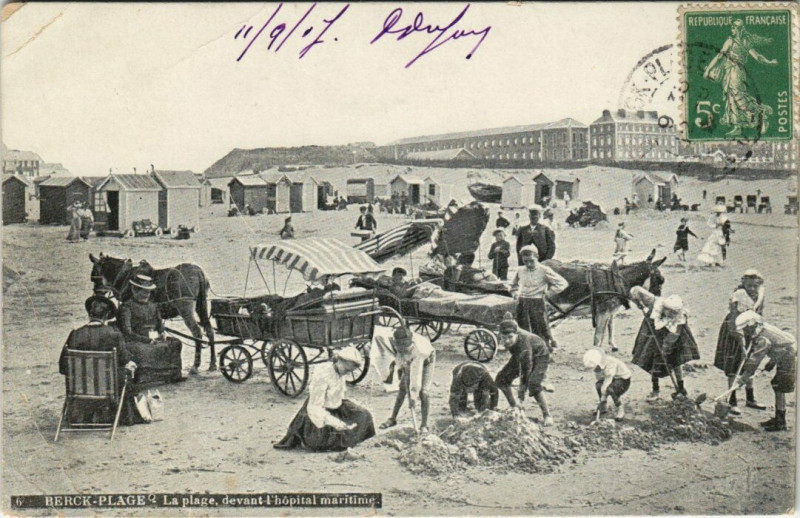 Carte postale ancienne Berck-Plage - La Plage devant l'Hopital Maritime à Berck