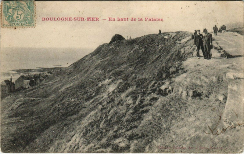 Carte postale ancienne Boulogne-sur-Mer - En Haut de la Falaise à Boulogne-sur-Mer