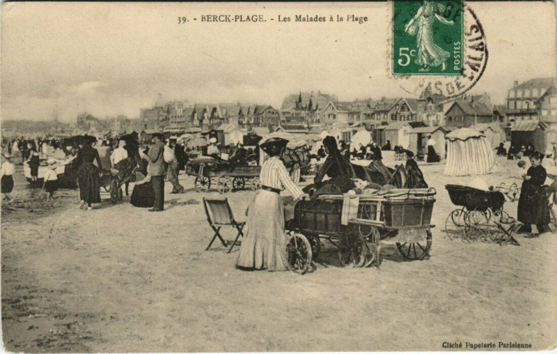 Carte postale ancienne Berck-Plage - Les Malades a la Plage à Berck