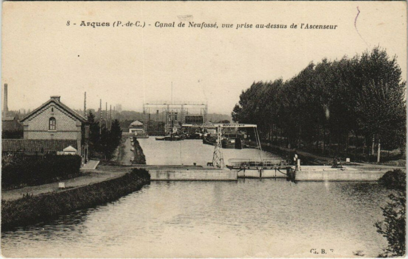 Carte postale ancienne Arques - Canal de Neufosse à Arques