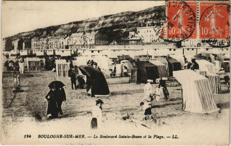 Carte postale ancienne Boulogne-sur-Mer - Le Boulevard Sainte-Beuve et la Plage à Boulogne-sur-Mer