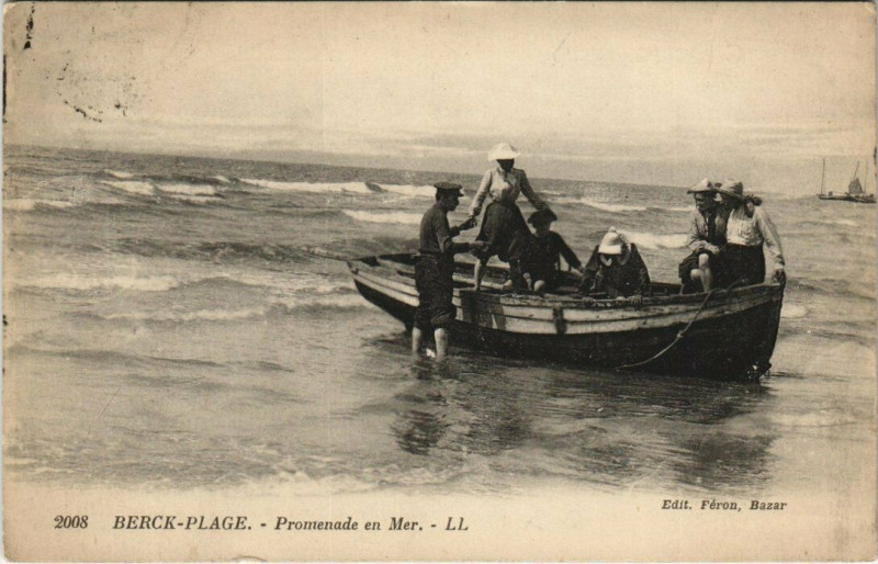 Carte postale ancienne Berck-Plage - Promenade en Mer à Berck