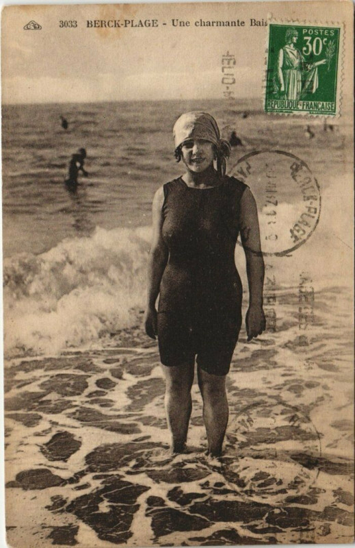 Carte postale ancienne Berck-Plage - Une charmante Bains à Berck