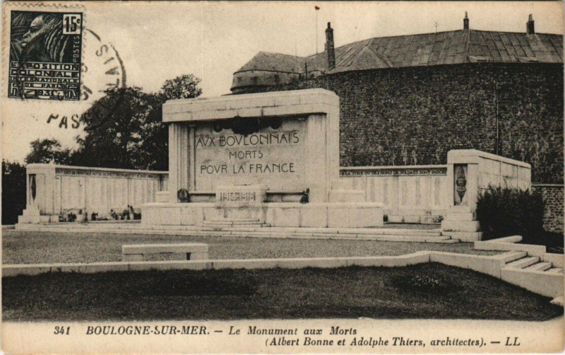 Carte postale ancienne Boulogne-sur-Mer - Le Monument aux Morts à Boulogne-sur-Mer