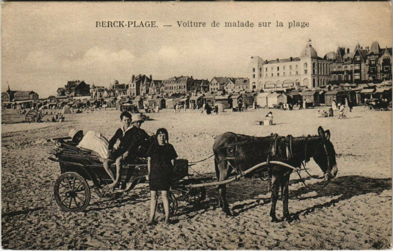 Carte postale ancienne Berck-Plage - Voiture de malade sur la Plage à Berck
