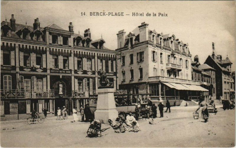 Carte postale ancienne Berck-Plage - Hotel de la Paix à Berck