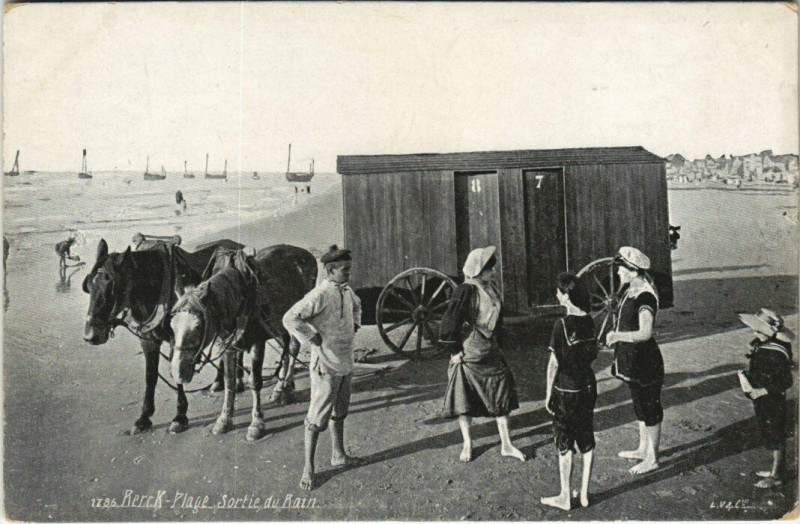 Carte postale ancienne Berck-Plage - Sortie du Bain à Berck