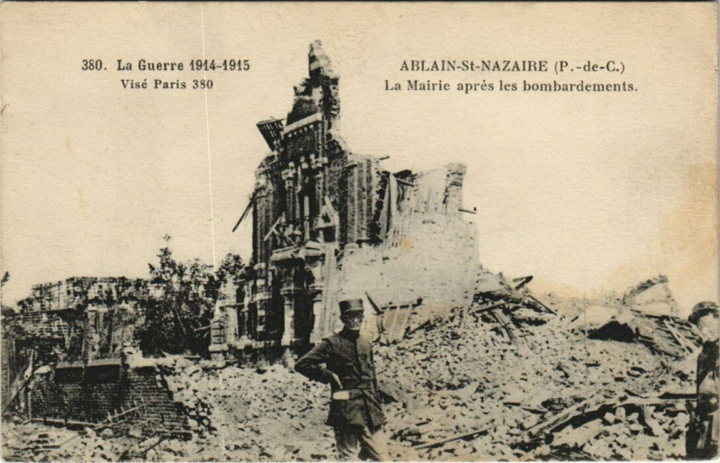 Carte postale ancienne Ablain-Saint-Nazaire - La Mairie apres les bombardements à Ablain-Saint-Nazaire
