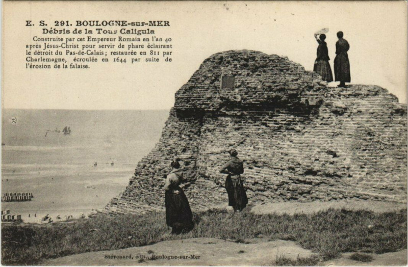 Carte postale ancienne Boulogne-sur-Mer Debris de la Tour Caligula à Boulogne-sur-Mer