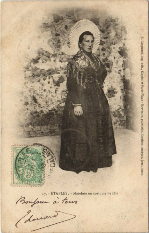 Carte postale ancienne Etaples - Matelote en Costume de fete à Étaples