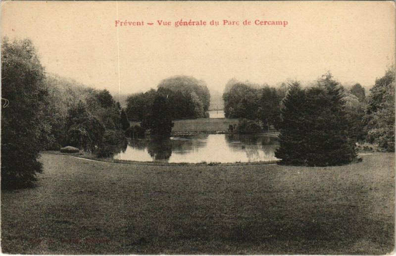 Carte postale ancienne Frevent - Vue générale du Parc de Cercamp à Frévent