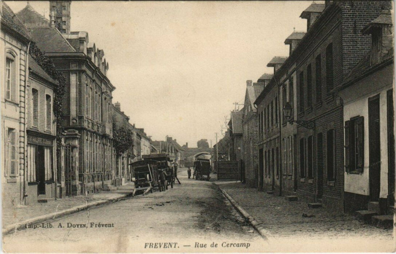Carte postale ancienne Frevent - Rue de Cercamp à Frévent