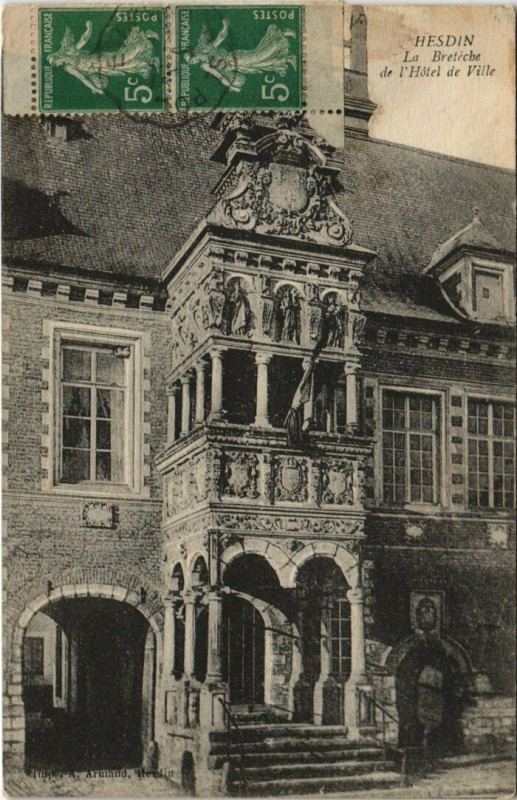 Carte postale ancienne Hesdin - Le Bretcebe de l'Hotel de Ville à Hesdin