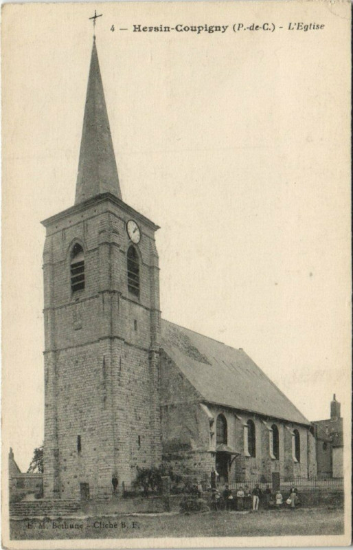 Carte postale ancienne Hersin-Coupigny-L'Eglise à Hersin-Coupigny