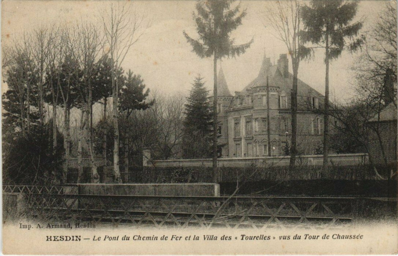 Carte postale ancienne Hesdin - Le Pont du Chemin à Hesdin