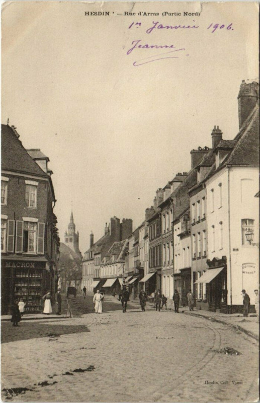 Carte postale ancienne Hesdin - Rue d'Arras à Hesdin