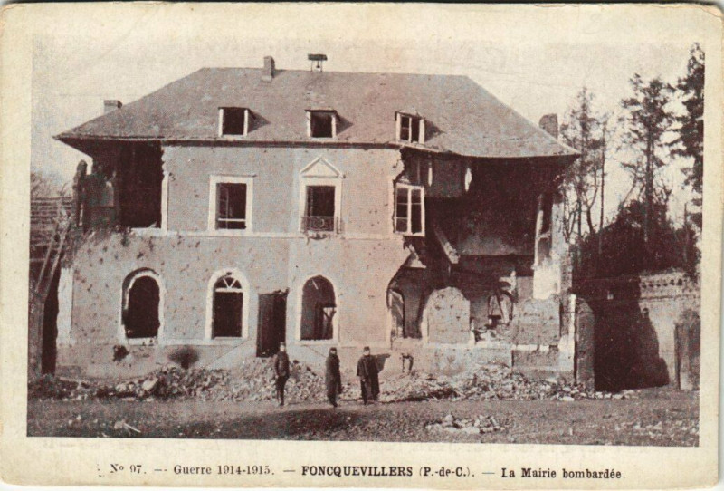 Carte postale ancienne Foncquevillers - La Mairie bombardee à Foncquevillers