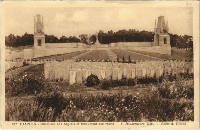 Carte postale ancienne Etaples - Cimetiere des Anglais à Étaples