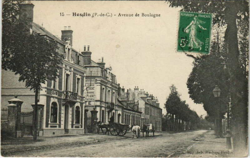 Carte postale ancienne Hesdin - Avenue de Boulogne à Hesdin