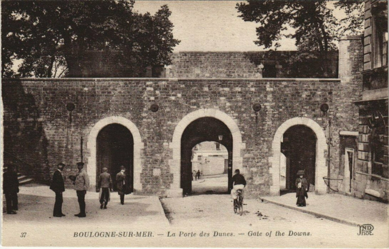 Carte postale ancienne Boulogne-sur-Mer - La Porte des Dunes à Boulogne-sur-Mer