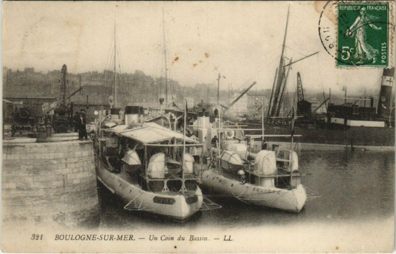 Carte postale ancienne Boulogne-sur-Mer - Un Coin du Bassin à Boulogne-sur-Mer