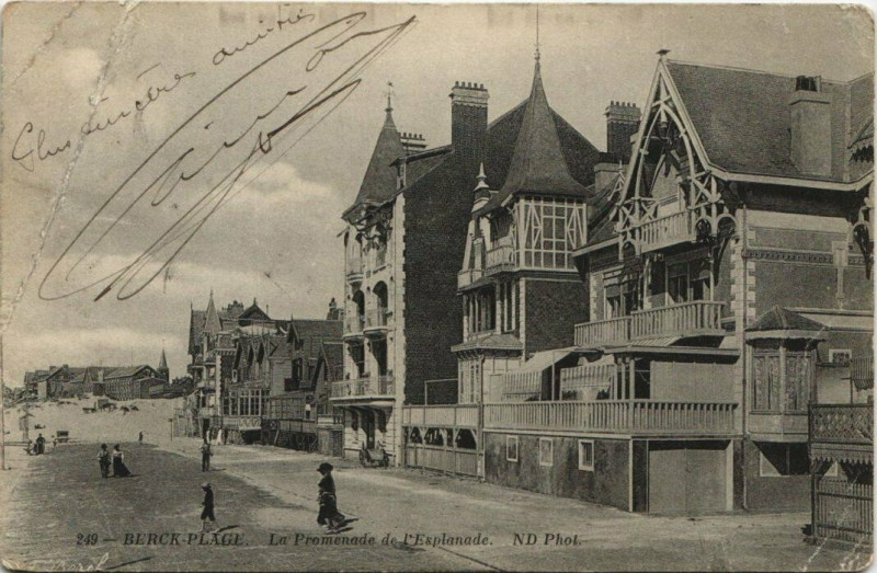 Carte postale ancienne Berck-Plage-La Promenade de l'Esplanade à Berck