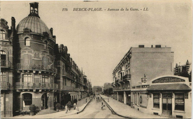 Carte postale ancienne Berck Plage-Avenue de la Gare à Berck