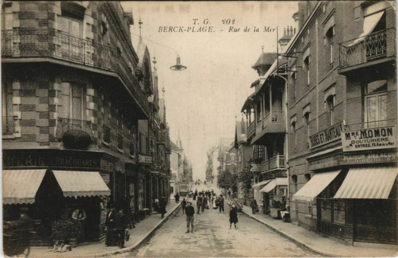 Carte postale ancienne Berck-Plage-Rue de la Mer à Berck