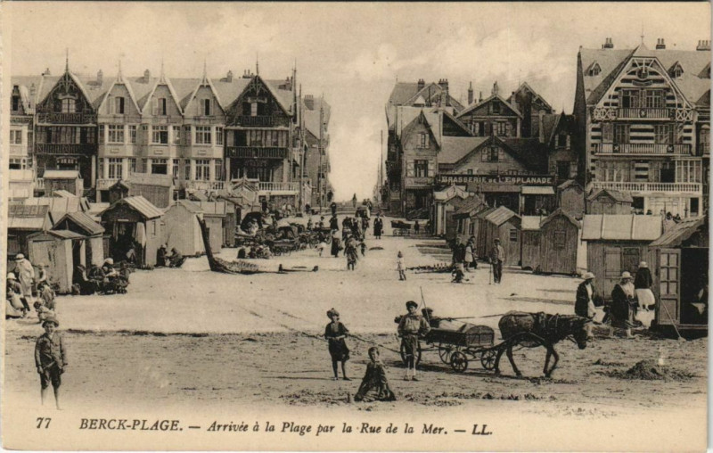 Carte postale ancienne Berck-Plage-Arrivée á la Plage par la Rue de la Mer à Berck