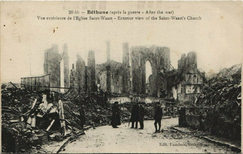 Carte postale ancienne Bethune-Vue extérieure de l'Eglise Saint-Waast à Béthune