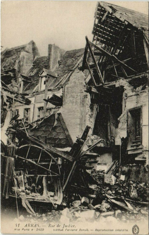 Carte postale ancienne Arras-Rue de Justice à Arras