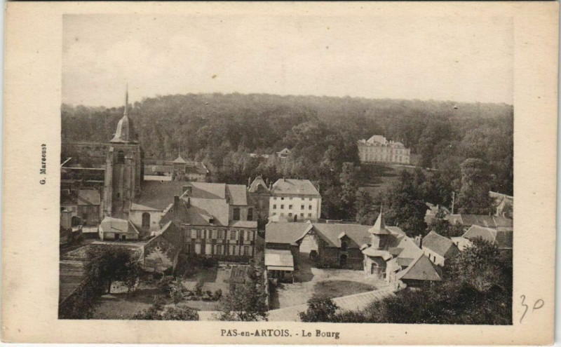 Carte postale ancienne Pas-en Artois-Le Bourg à Pas-en-Artois