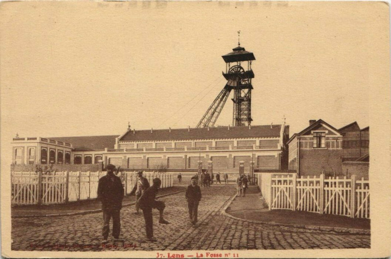Carte postale ancienne Lens-La Fosse à Lens