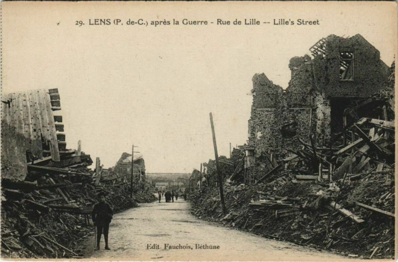 Carte postale ancienne Lens-aprés la Guerre-Rue de Lille-Lille's Street à Lens