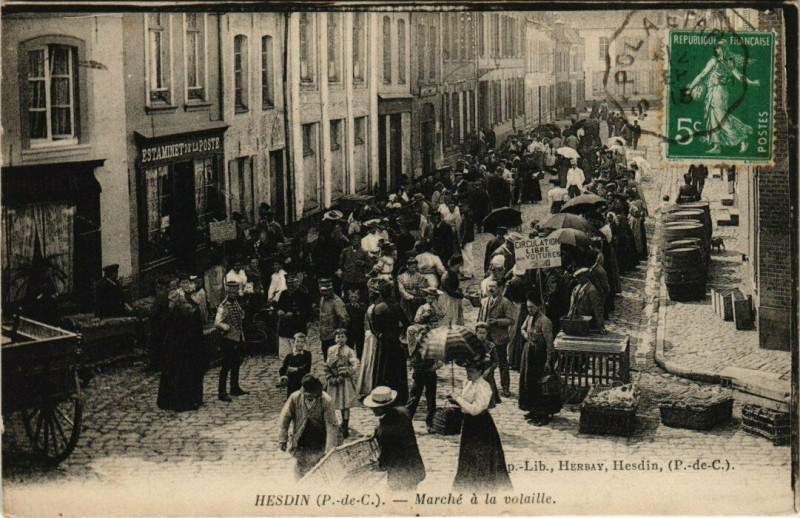 Carte postale ancienne Hesdin - Marché a la volaille à Hesdin