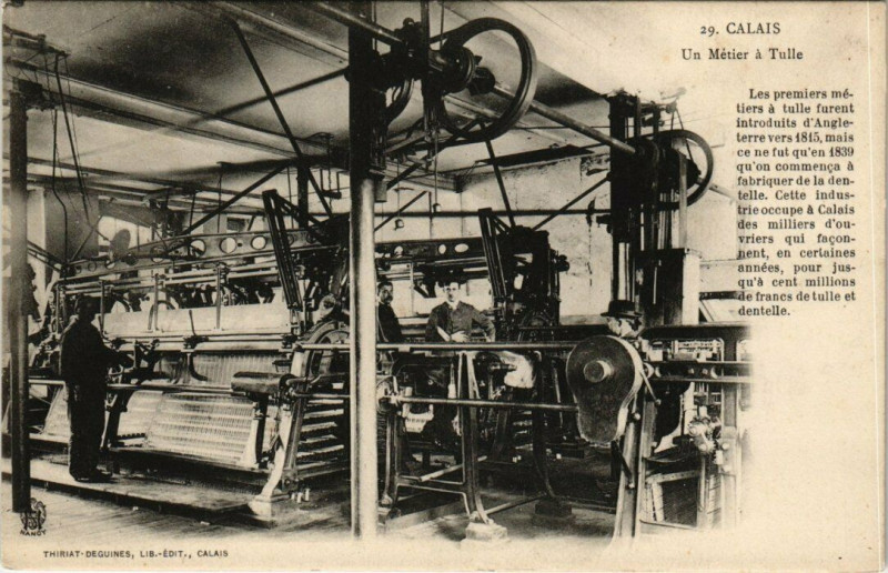 Carte postale ancienne Calais - Un métier a Tulle à Calais